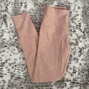 Beyond Yoga Tinted Rose-Iridescent Clear Leopard